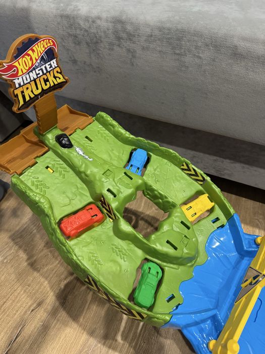 Трек Хот Вілс Монстер тракс ,Божевільна гонка