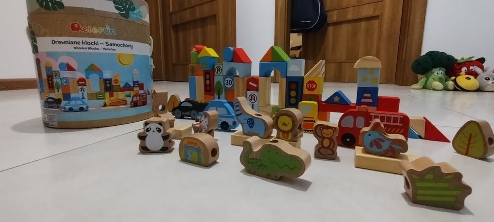 Drewniane klocki - samochody Elefun
