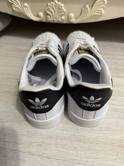 Продам кроссовки Adidas Superstar