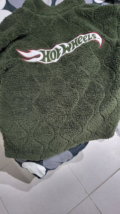 Casaco quentinho com 3 bolsos da HotWheels