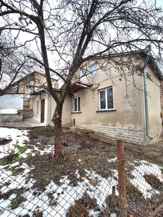 √ Продаж цегляного будинку з гаражем та ділянкою 4.8 сот