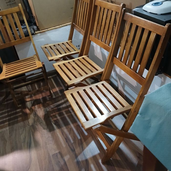 Mesa e cadeiras de jardim