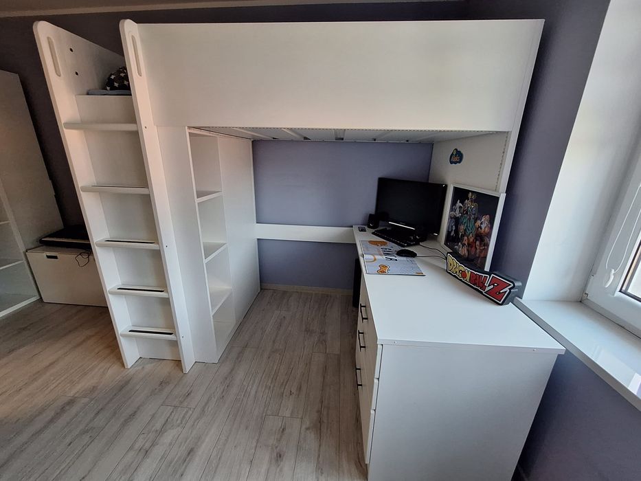 Łóżko na antresoli z biurkiem  IKEA Smastad