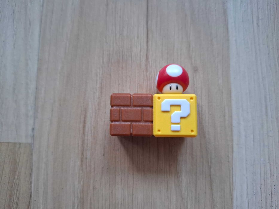 Pytajnikowy blok Kinder Joy Super Mario Bros Nintendo figurka VQ422