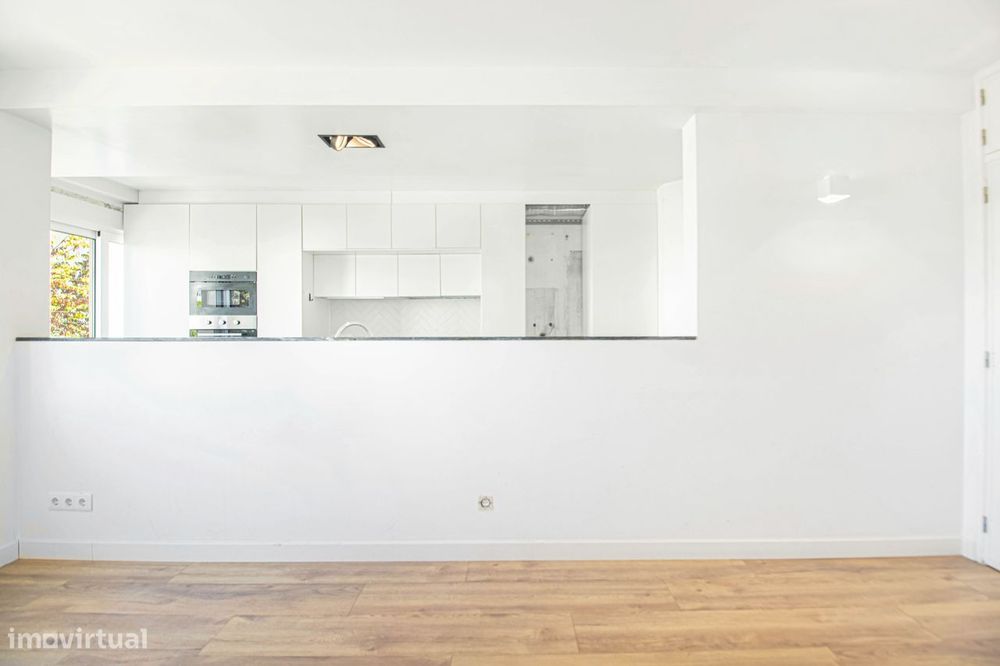 Apartamento T3+1 em Carnaxide