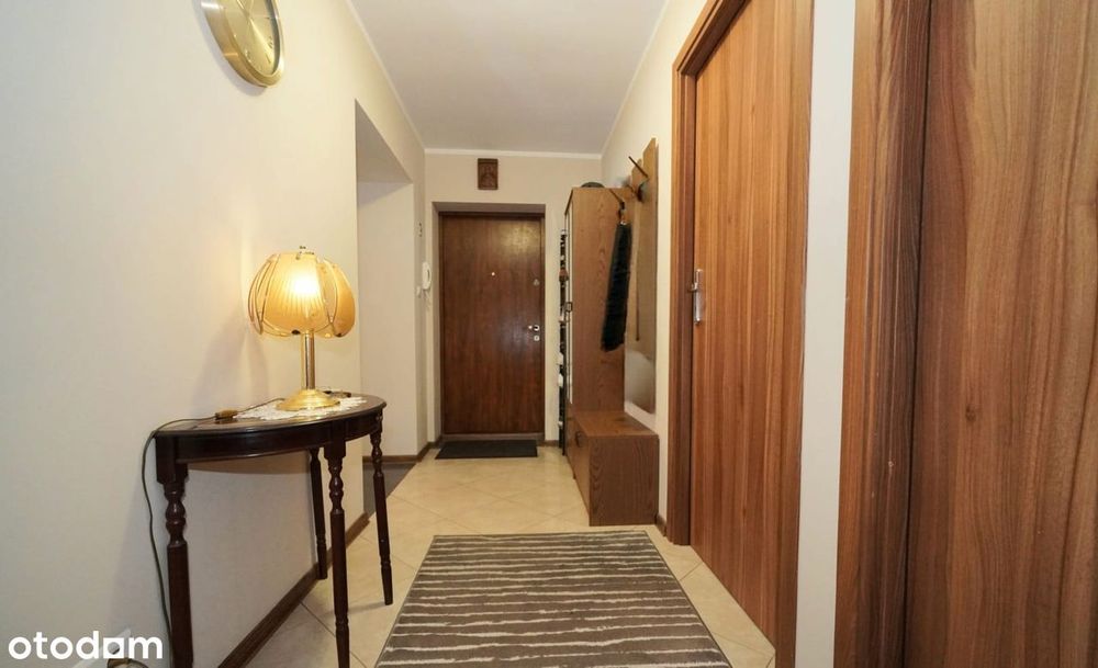 Przestronne , po remoncie ,3 pokoje, 2 balkony mieszkanie w centrum