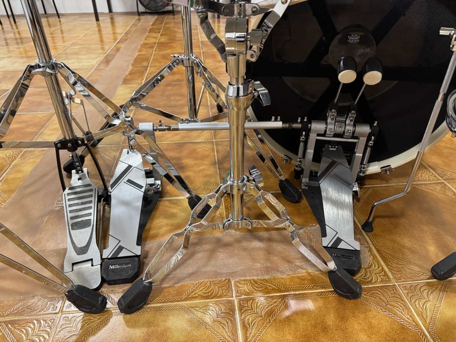Bateria eletrónica - Millenium MPS1000 + Extras