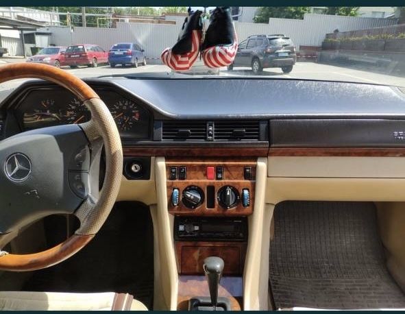 Mercedes benz w124