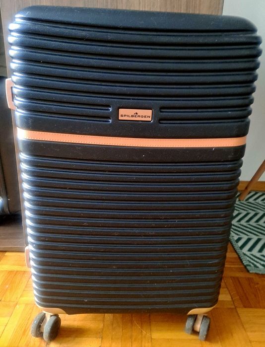 Duża walizka podróżna na kółkach 93L