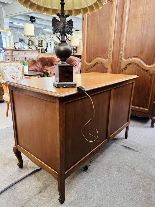 Dwustronne biurko ludwikowskie :)