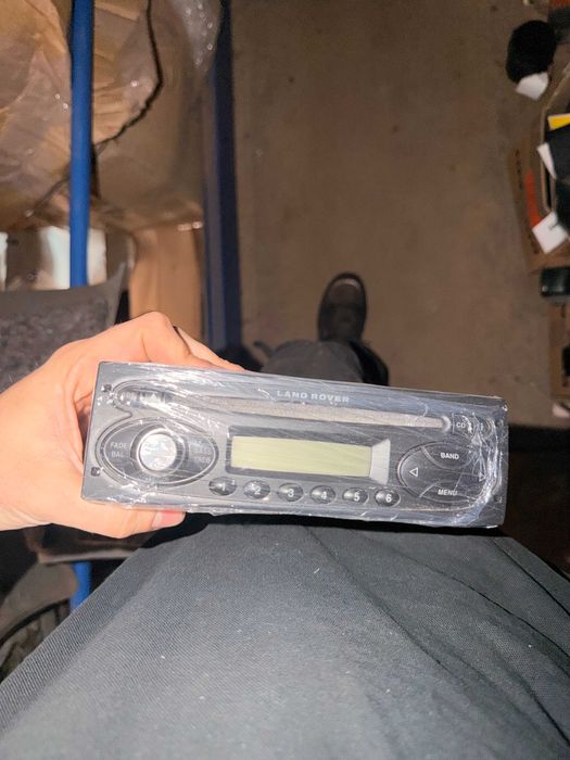 Land Rover Defender Freelander Radio CD com código LR006199