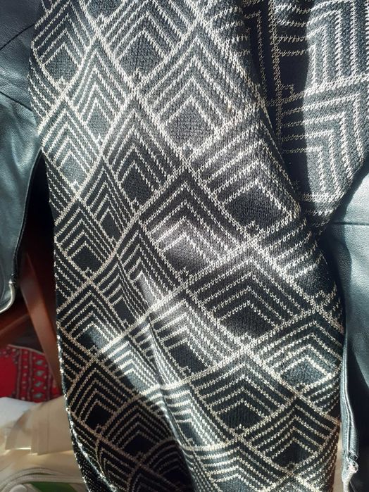 duży szal czarno złoty  nowy