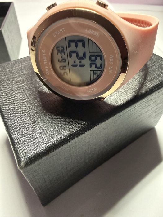 Стильний цифровий годинник OXFANITE (O-9001) — Новий!