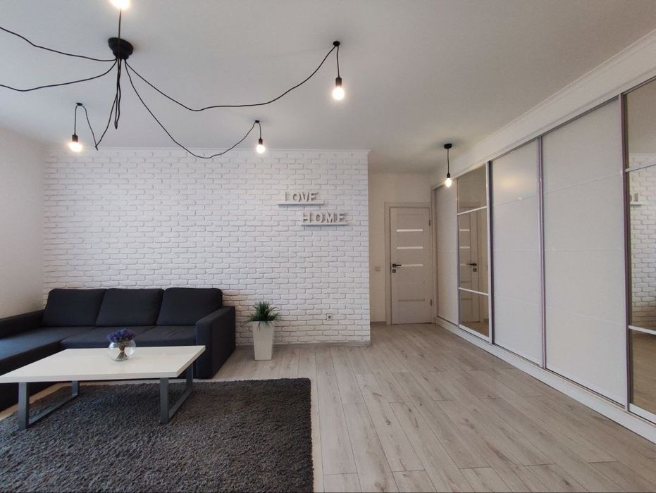 Продаж просторої 2-кімнатної квартири!