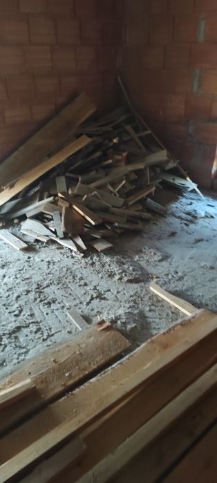 Zrzynki desek i krokwi na opał