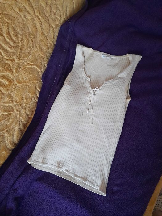 Bezowy top na ramiaczkach