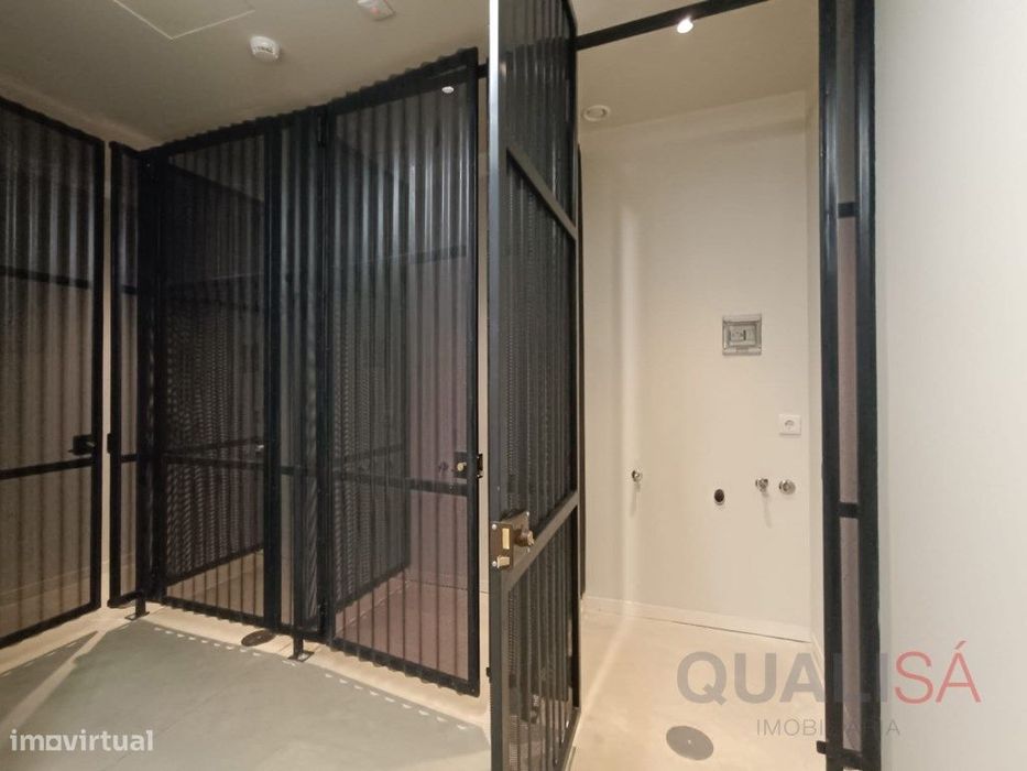 Apartamento T0+1 novo com varanda, equipado e mobilado, localizado ...