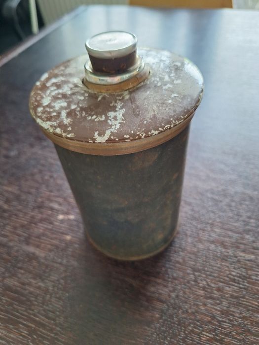 Stary termos z zamknięciem z korka.