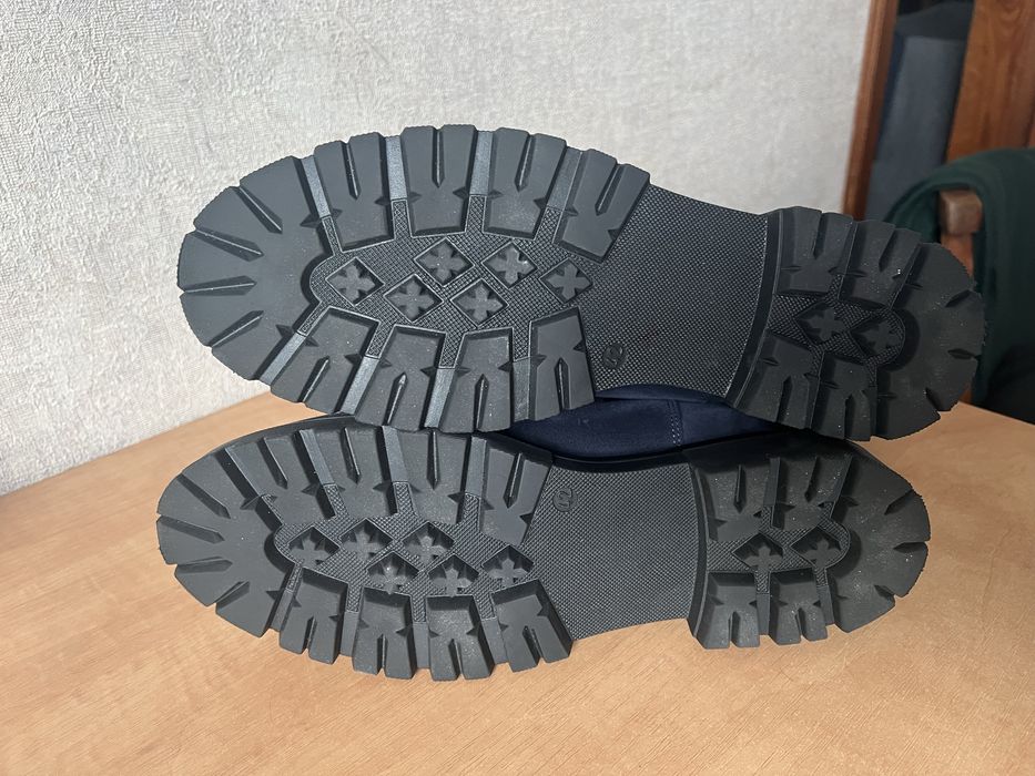 Ботінки жіночі /