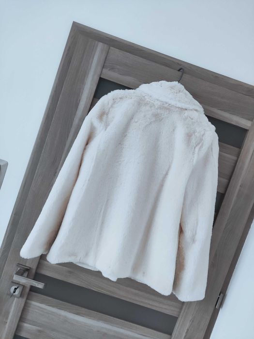 Płaszcz ze sztucznego futra Reserved roz M
