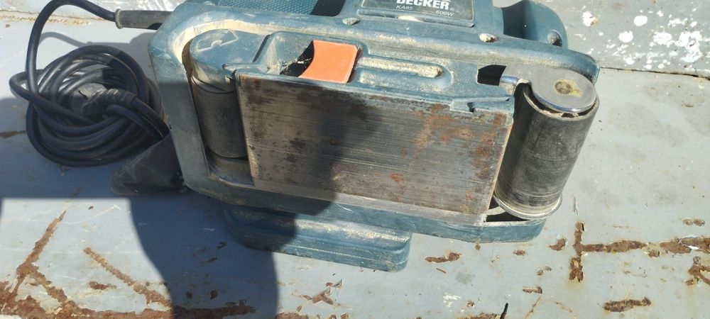 Шліфмашинка стрічкова BlackDecker KA85