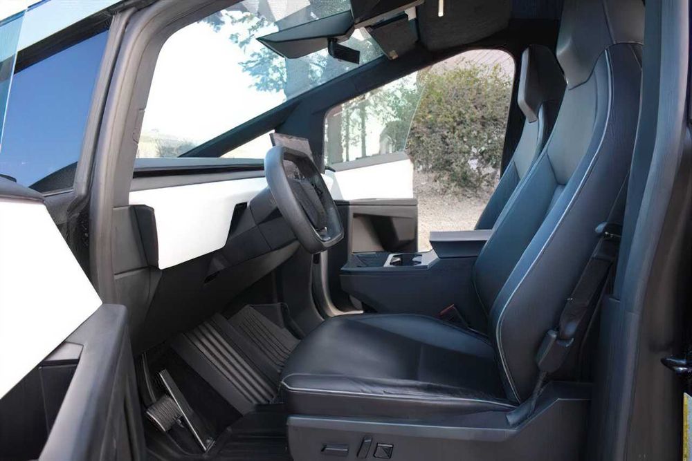 Tesla Cybertruck      2024