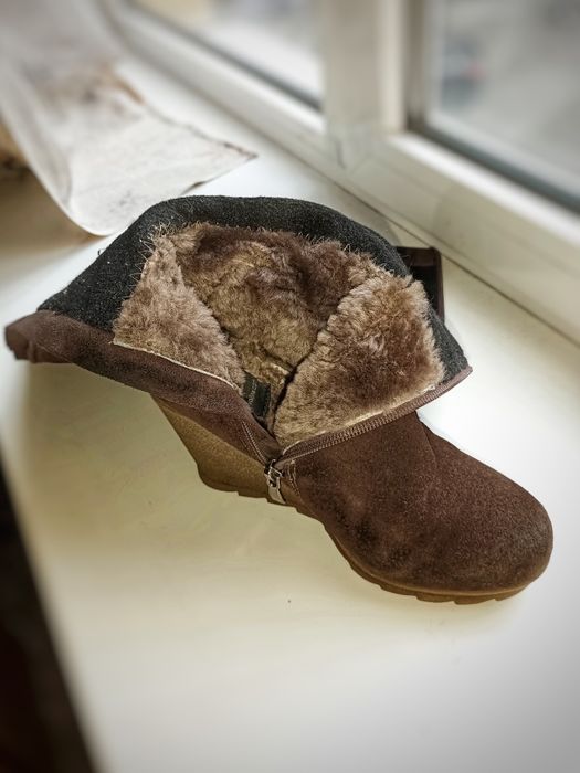 Чоботи жіночі високі з натуральної шкіри та натуральним хутром 36