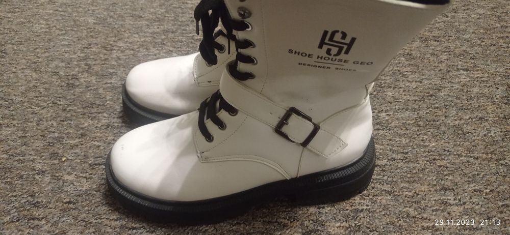 Продам зимові ботинки