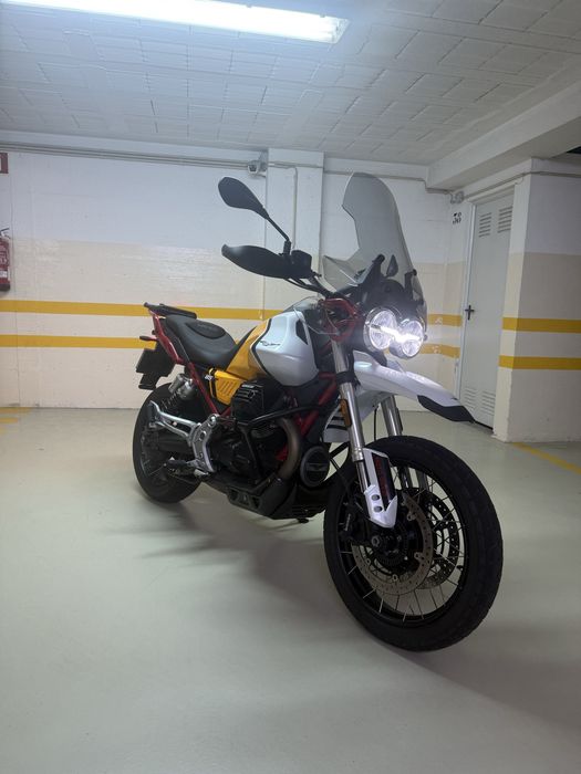 Moto Guzzi V85tt 2024
