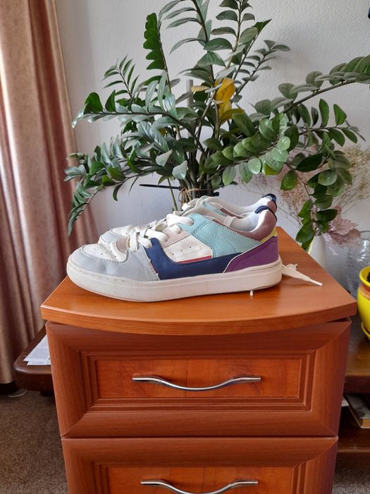 Кросівки ZARA 38 розміру, длина по стелькі 24, 5 см