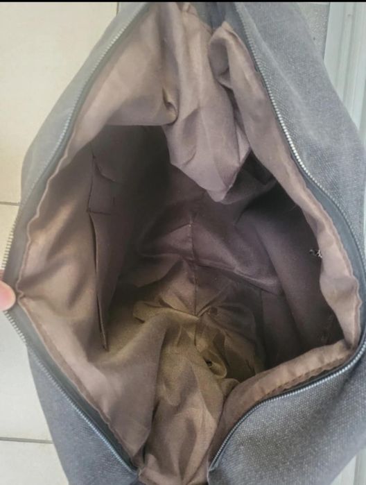 Listonoszka czarna z napisem