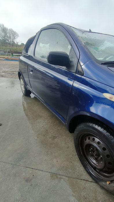 Vendo Toyota Yaris acidentado