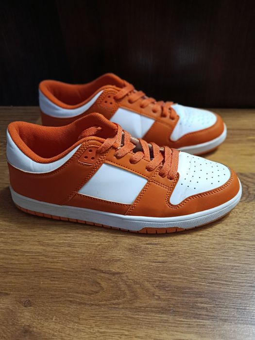 Жіночі кросівки 40 розміру