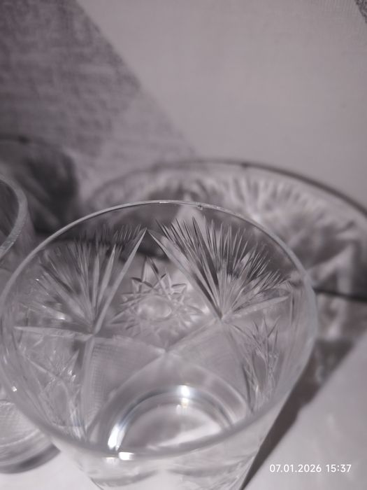 Чотири (4) склянки кришталеві (незначний дефект)