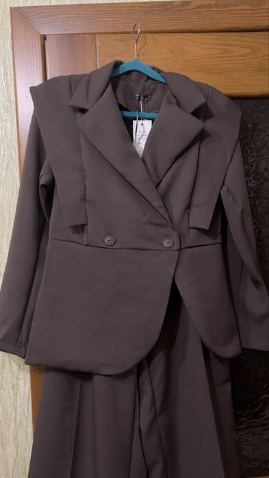 Брючний костюм шоколадного кольору