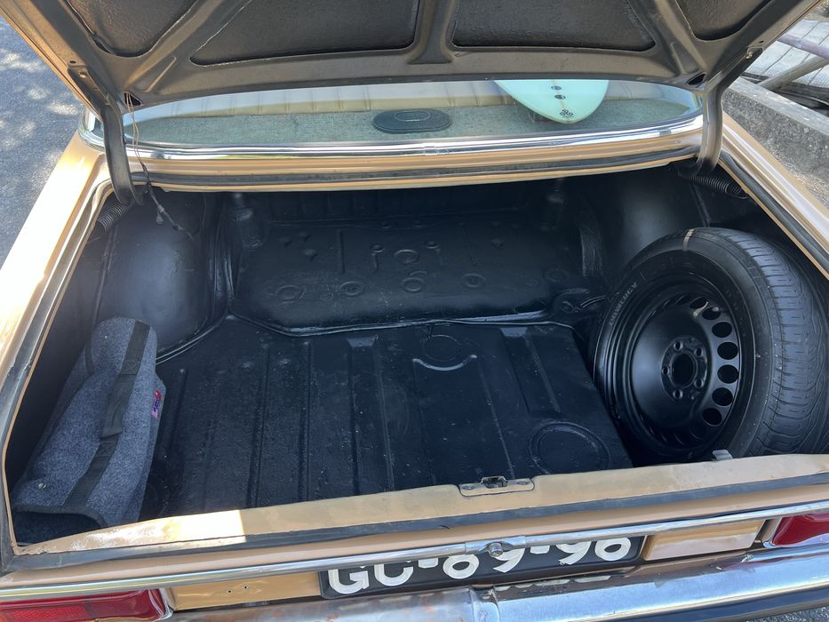 Mercedes-Benz 240 — fotografia 10