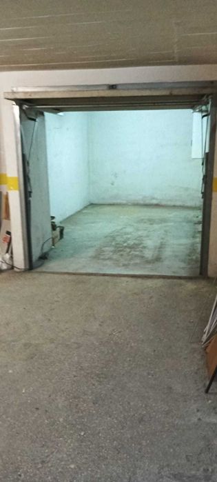 Garagem Box Fechada em Rio de Mouro