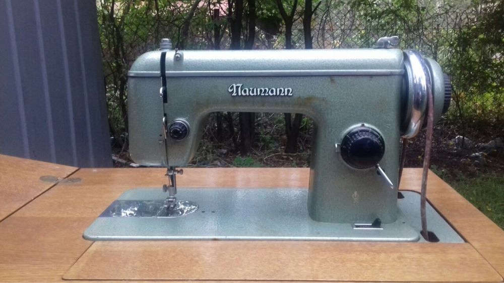 Швейна машинка Naumann