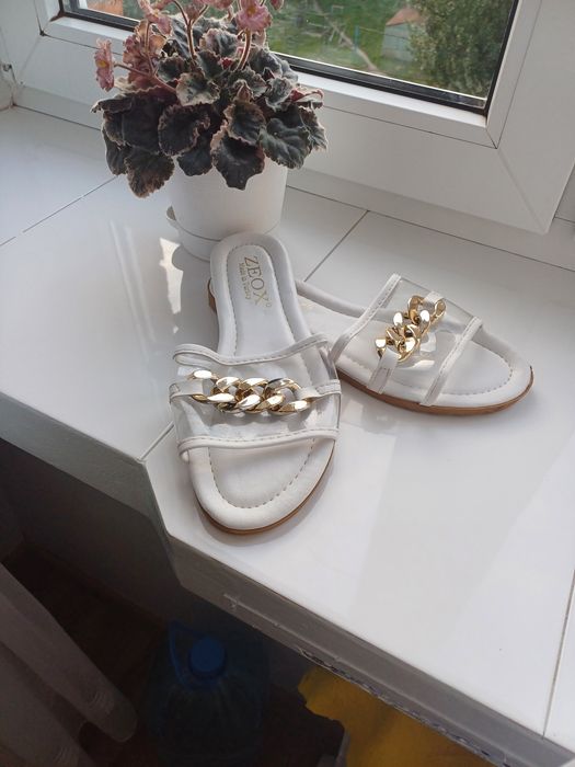 Шльопанці літні.