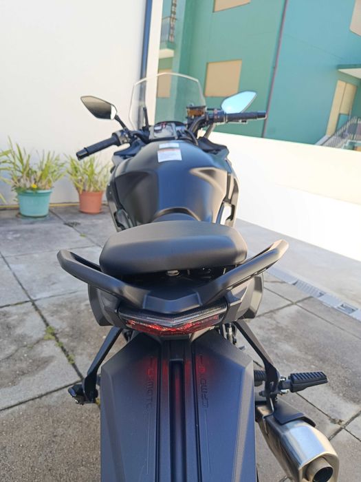 Vendo CFMOTO 650GT – 649 cc, apenas 8.000 km, como nova!