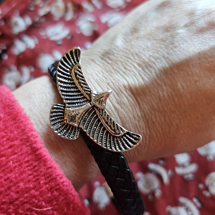 Modna pleciona branzoletka z orłem