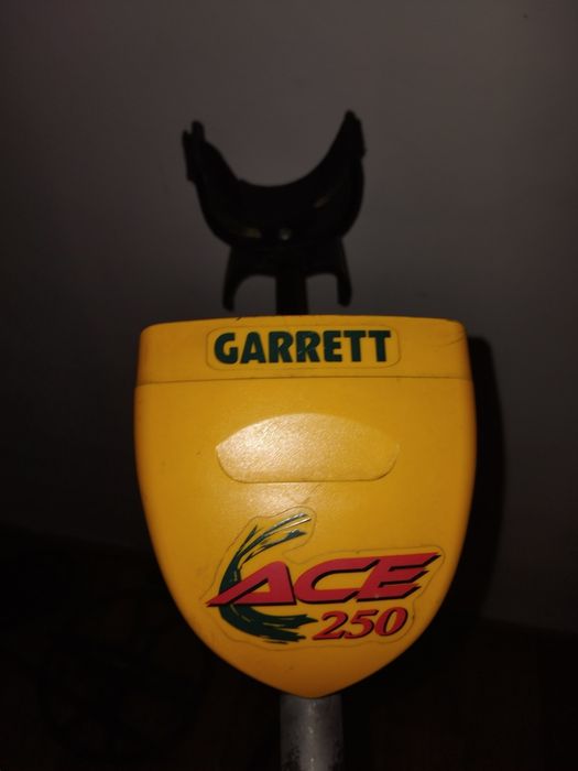 Металошукач Garrett ace 250