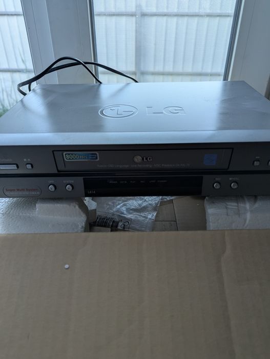 Продам відеомагнітофон Lg, DVD плеєр Samsung, магнітола