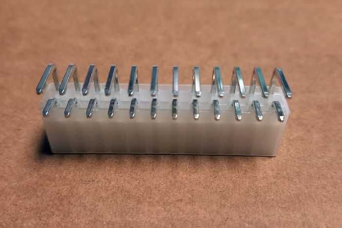 Wtyk kątowy męski 24pin Mini-Fit z kołkami ATX PCIe VGA CPU