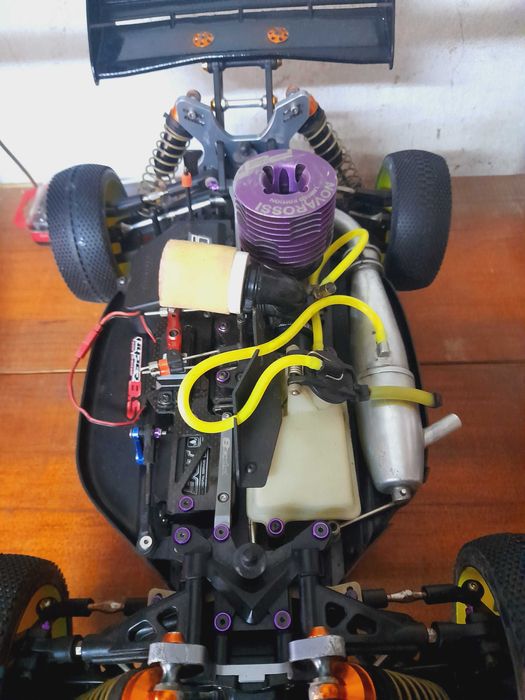 Carro telecomandado escala 1/8