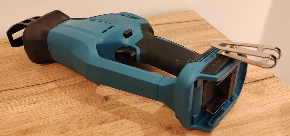 Piła szablasta bezszczotkowa 18V