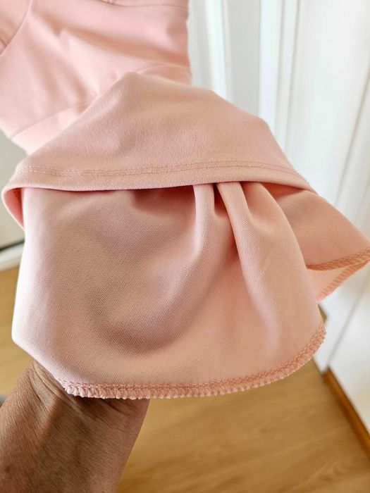 Vestido com renda na parte de trás