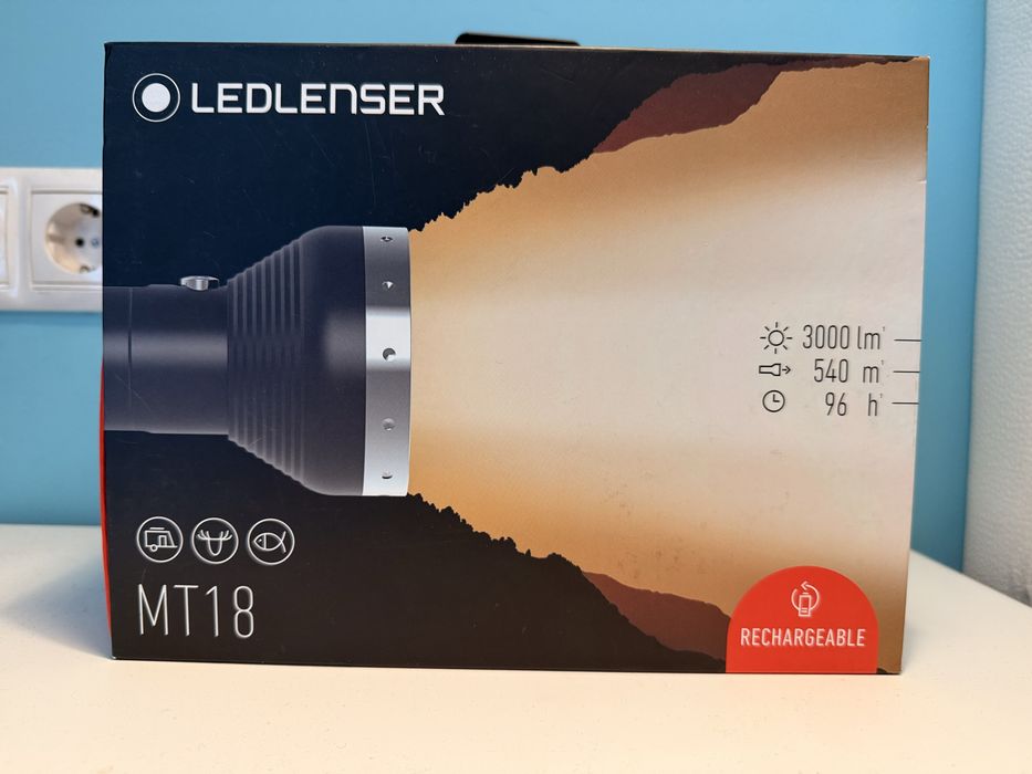 Потужний ліхтарик Ledlenser MT18