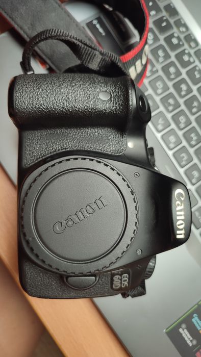 canon 60d с картой памяти, аккумулятором и зарядкой.