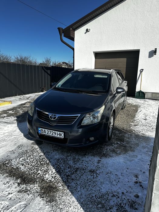 Toyota Avensis 1.8 бензин